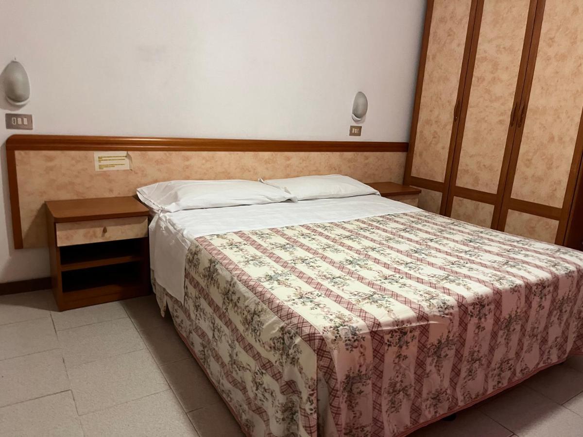 Hotel Zucconi مونتيكاتيني تيرمي المظهر الخارجي الصورة